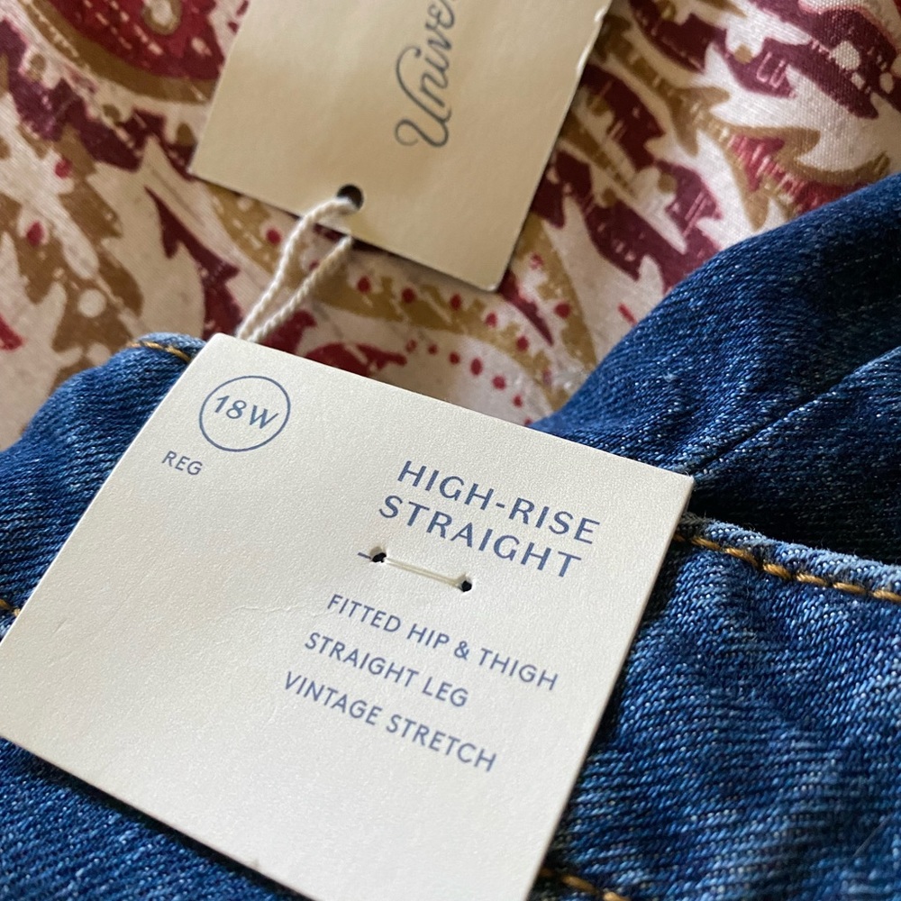 Universal Thread Distressed Jeans size 18w - Picture 3 of 3